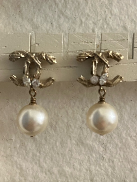 CHANEL Jewelry - CHANEL Gold-Tone CC Pearl Drop Earrings - Gold and Cream